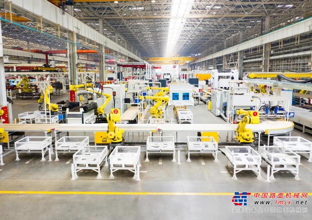 工程機械行業(yè)營銷革新 三一重工以‘施工場景+數(shù)字化’驅(qū)動轉(zhuǎn)型